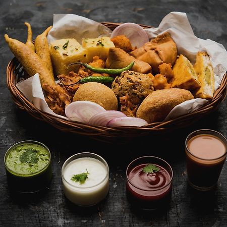 Oyo Hotel Aryan Galaxy Bhauli Экстерьер фото
