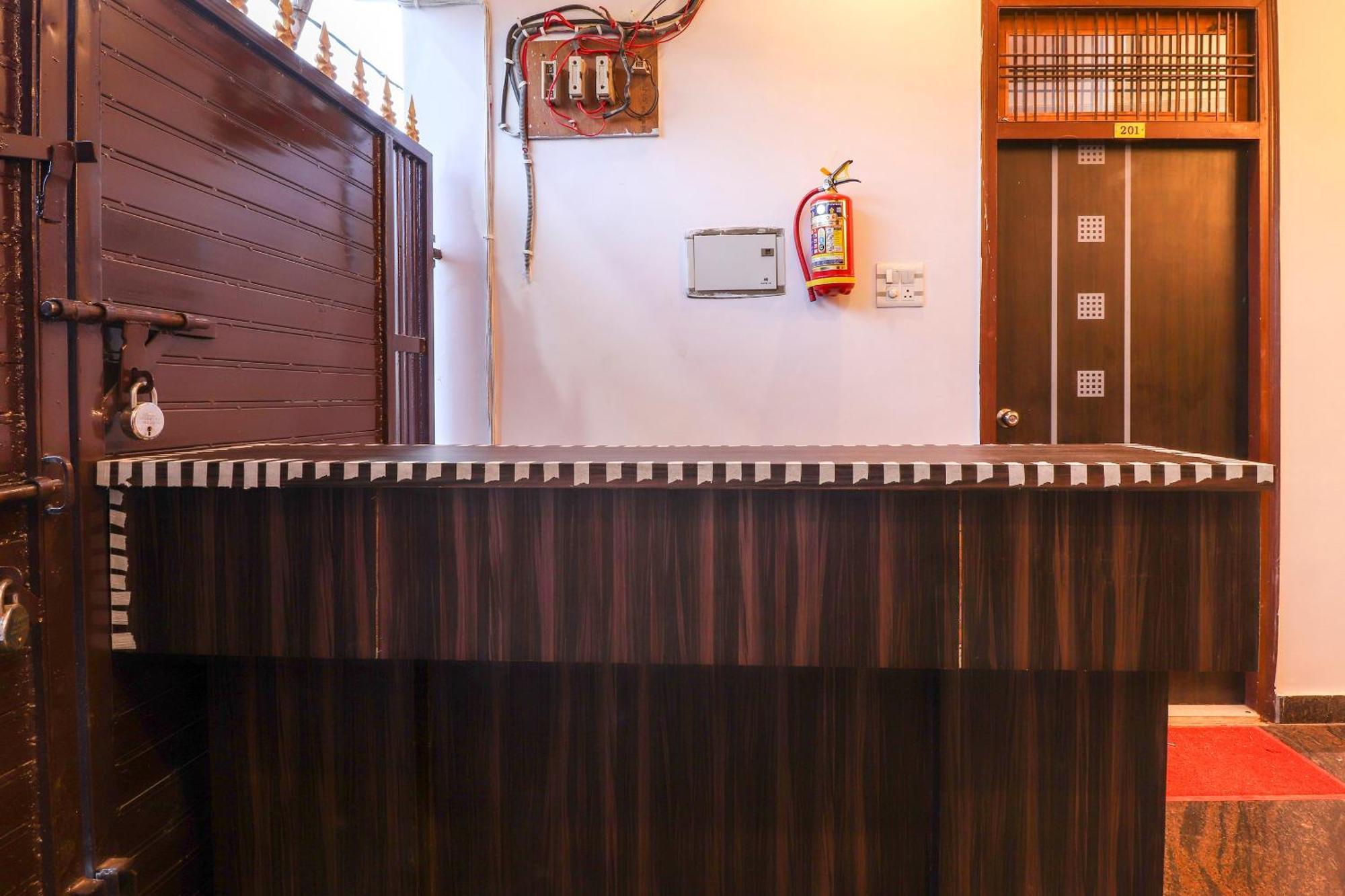 Oyo Hotel Aryan Galaxy Bhauli Экстерьер фото
